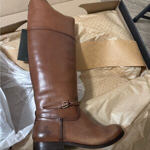 BNWT Frye Melissa boots size 7.5 cognac